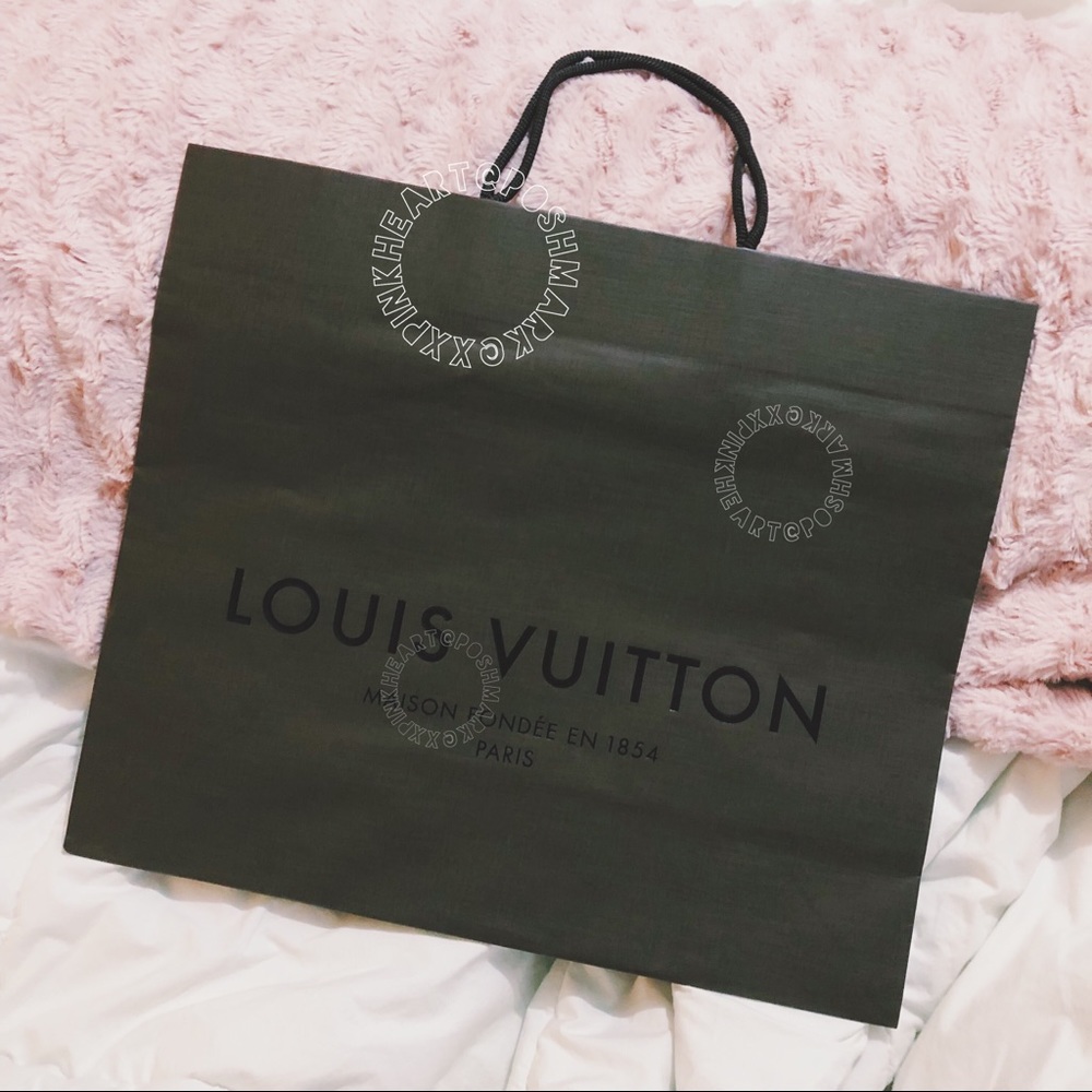 LOUIS VUITTON GIFT BAG LARGE